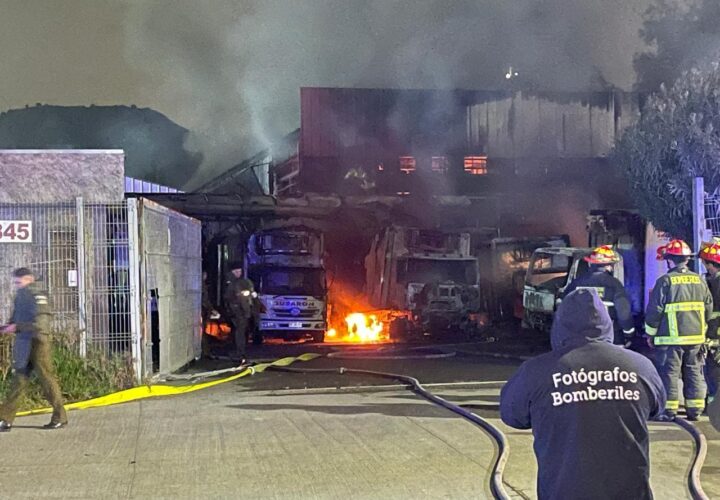 Six Meat Trucks, Walk-In Fridge Destroyed at Butchers (Santiago, Chile)